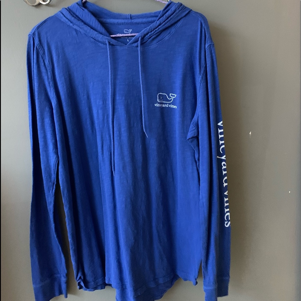 Vineyard vines hoodie pullover.